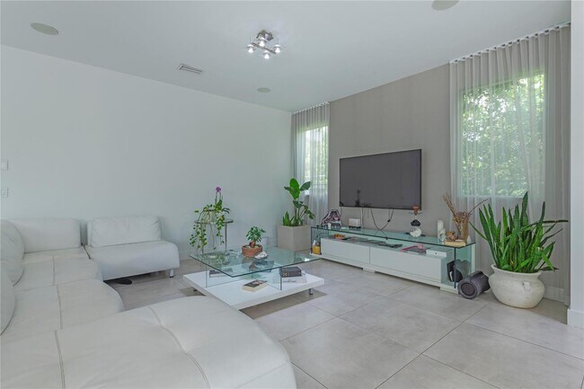 Building Photo - 7515 NW 99th Ave