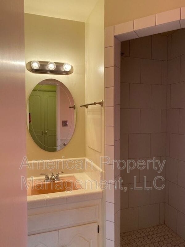 Building Photo - 4651 S Norwood Ave