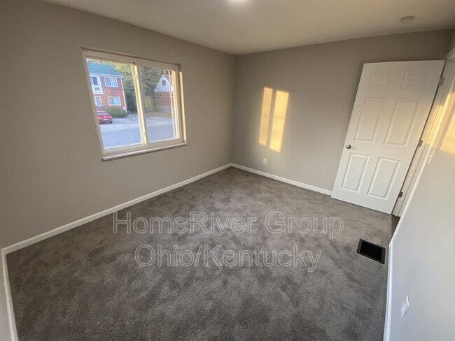 Building Photo - 2644 Knight Ave