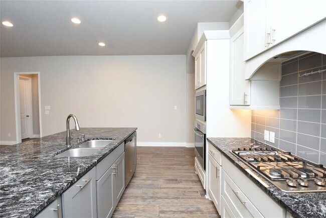 Building Photo - 221 Red Petal Wy