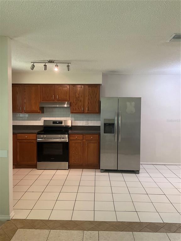 Building Photo - 3830 Valley Tree Dr