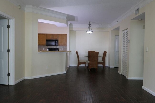 Building Photo - 9825 Baywinds Blvd