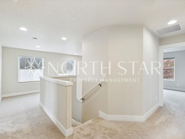 Building Photo - Newer Home in Summer Falls.