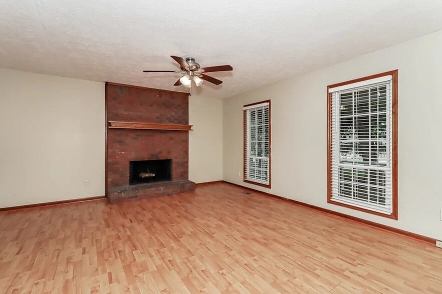 Building Photo - 3142 Country Lake Dr