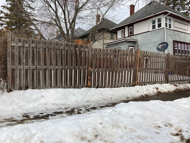 Building Photo - AVAILABLE JUNE - 4 Bed 2 Bath In Chester Park