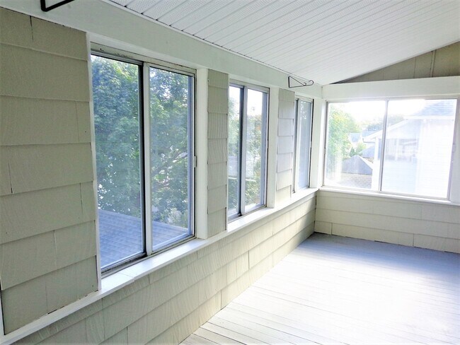 Building Photo - 117 Lewis Rd