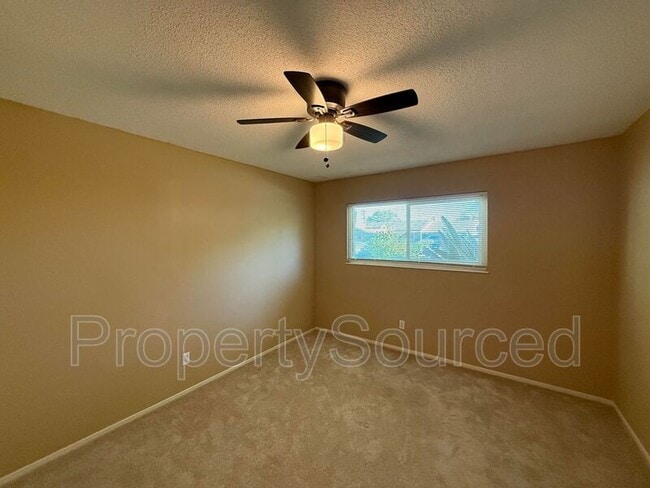 Building Photo - 320 E Granada Way