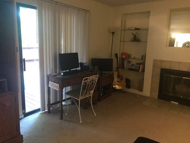 Building Photo - Lovely Townhouse in Finley Forest