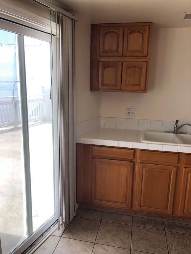 Building Photo - 6681 Del Playa Dr