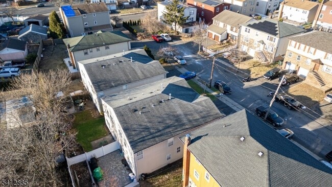 Building Photo - 267 Perry Ave