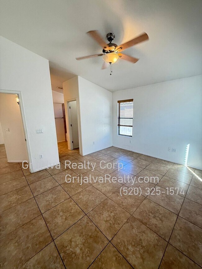 Building Photo - Immaculate 3 BR House in Gated Community (...