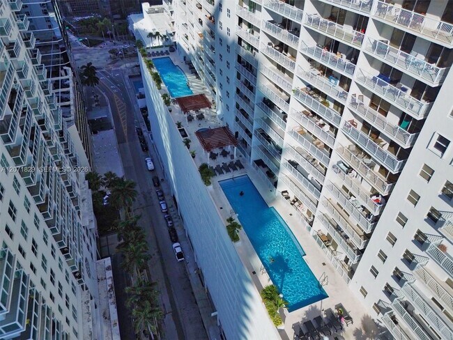 Building Photo - 1200 Brickell Bay Dr