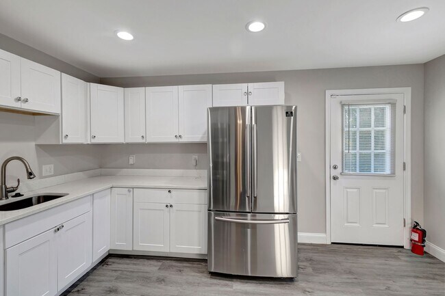 Building Photo - Beautiful Cape Cod 5 Bedroom