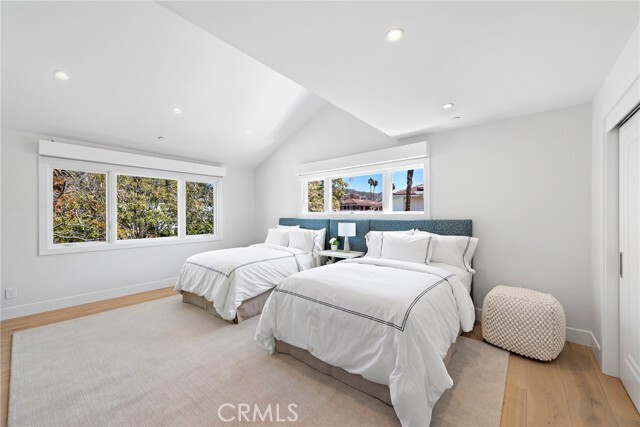 Building Photo - 450 Cliff Dr