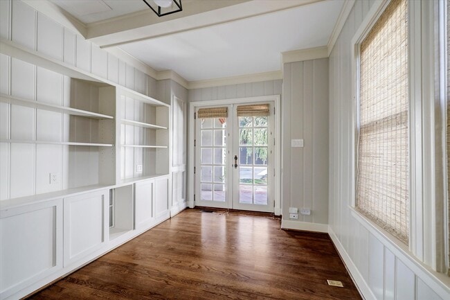 Building Photo - 2622 Westgate Dr