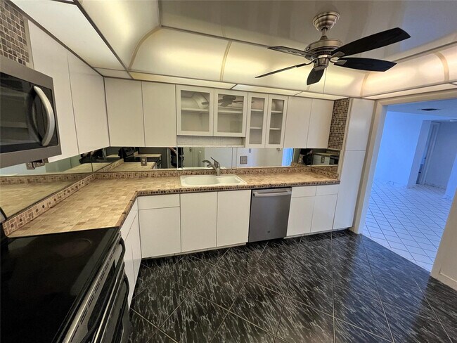 Building Photo - 3500 Galt Ocean Dr