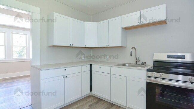 Building Photo - 11 Pleasant St