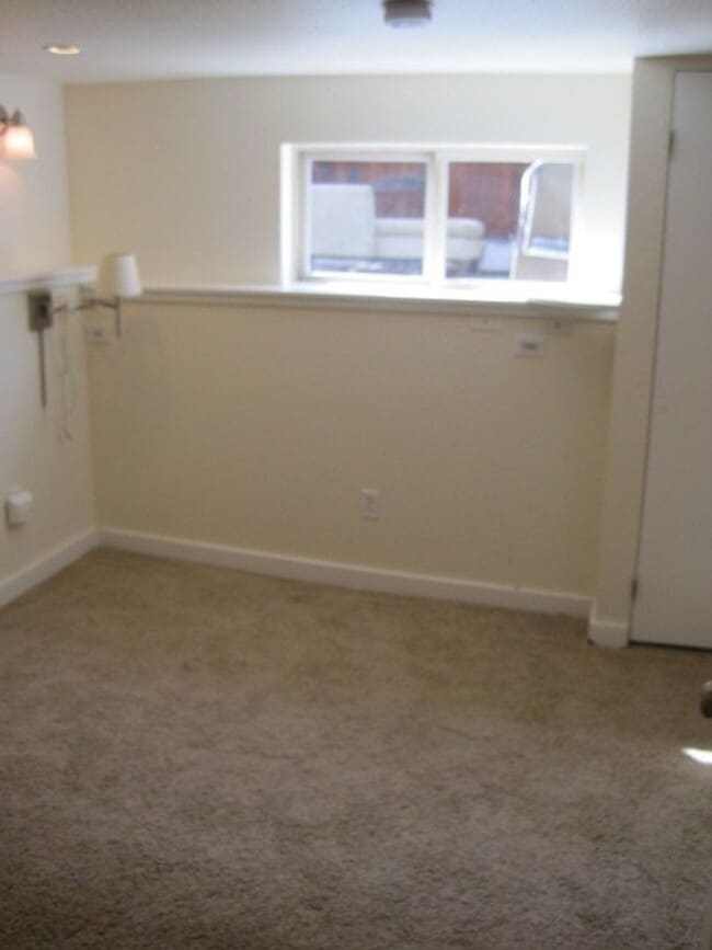 Building Photo - 549