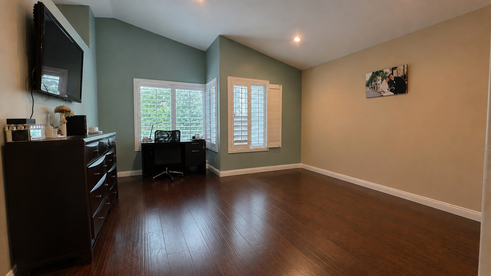 Building Photo - 370 S Larkwood St