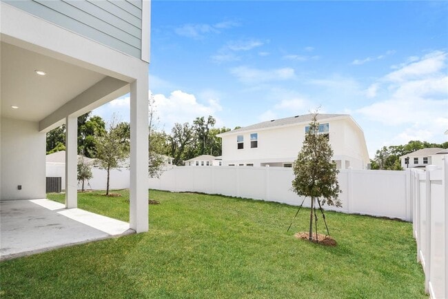 Building Photo - 816 E Voorhis Ave