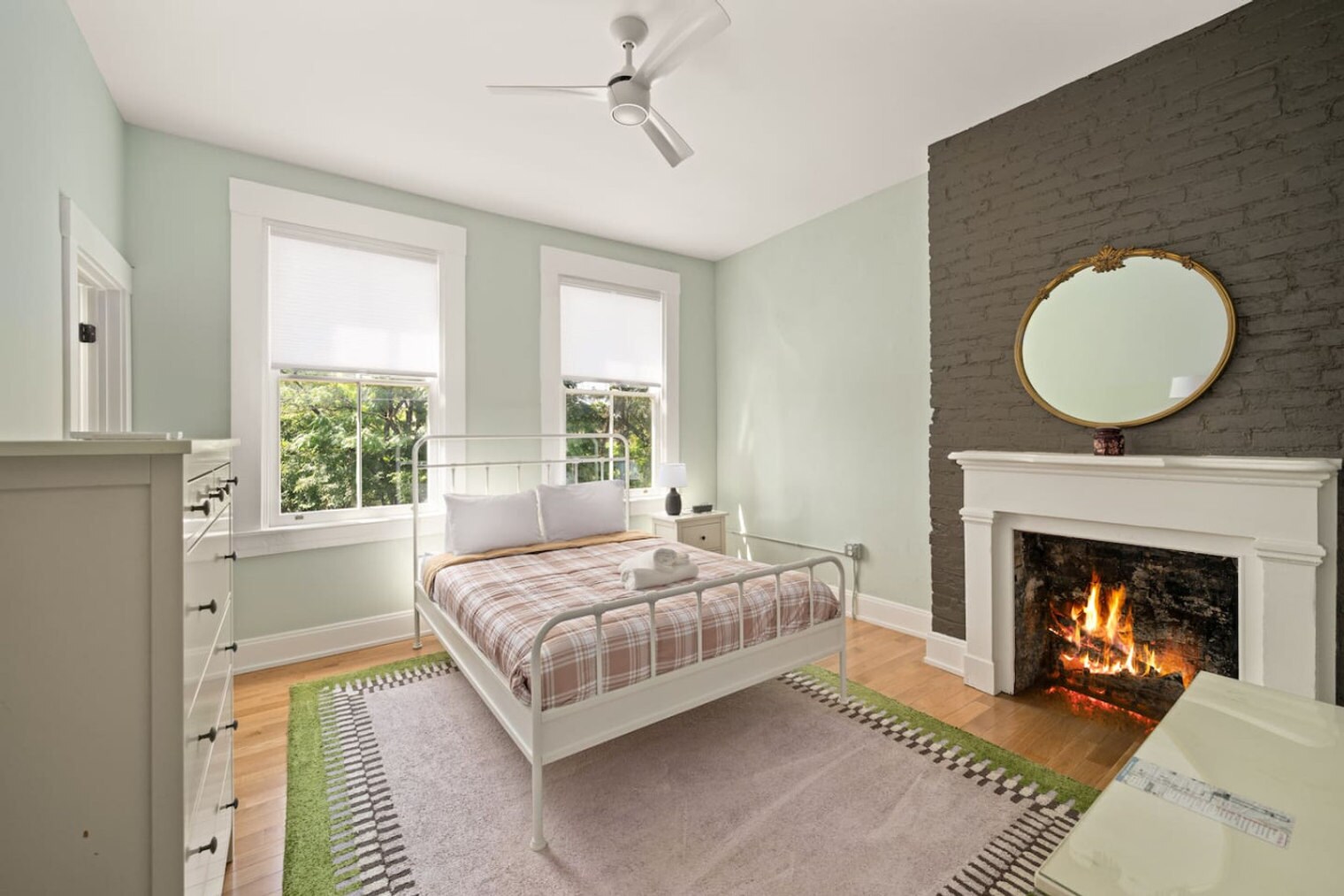 Building Photo - 1918 Vine St