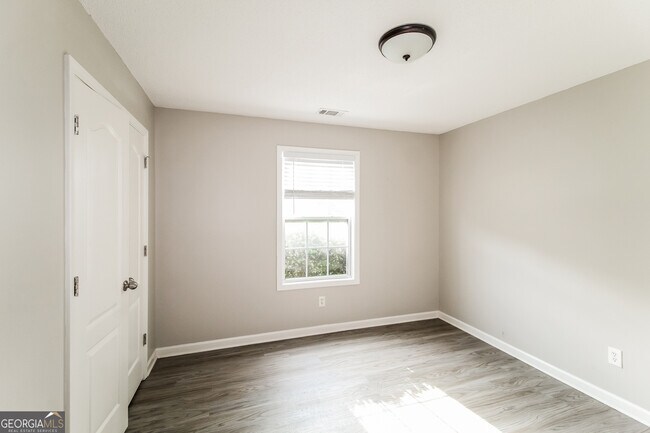 Building Photo - 50 Hastings Ln