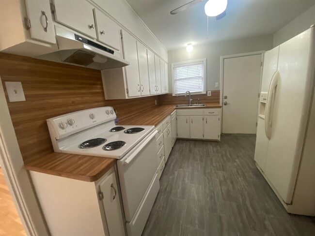 Building Photo - 1818 S 39th St