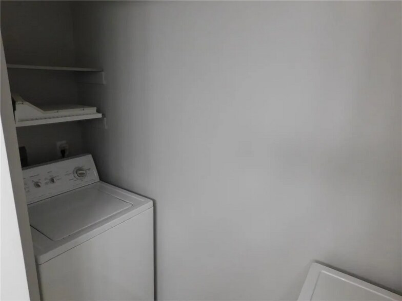 Washer - 2439 Grenadier Ave N