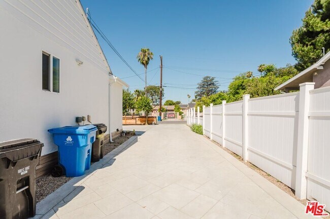 Building Photo - 6712 Cedros Ave