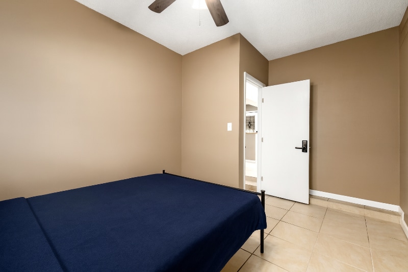 Building Photo - 2348 W Laurel Ln