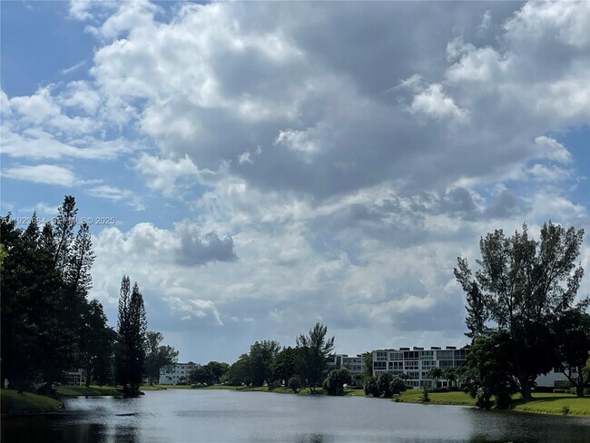 Building Photo - 119 Tilford F