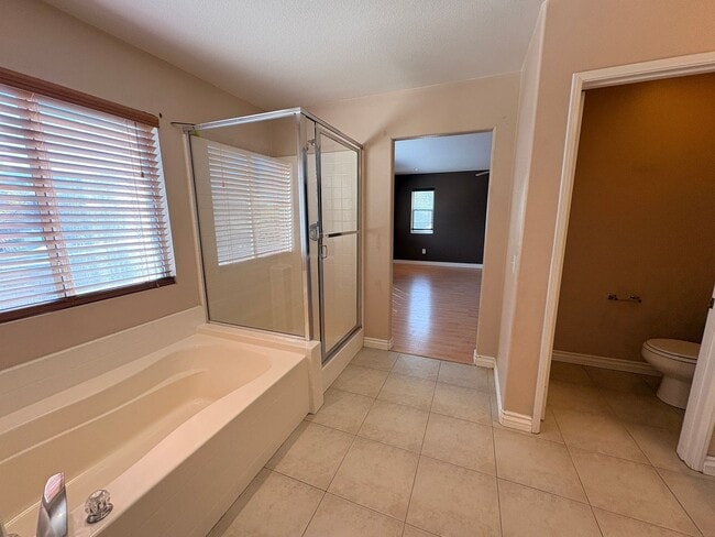 Building Photo - 4 Bed, 3 Bath in Corona!