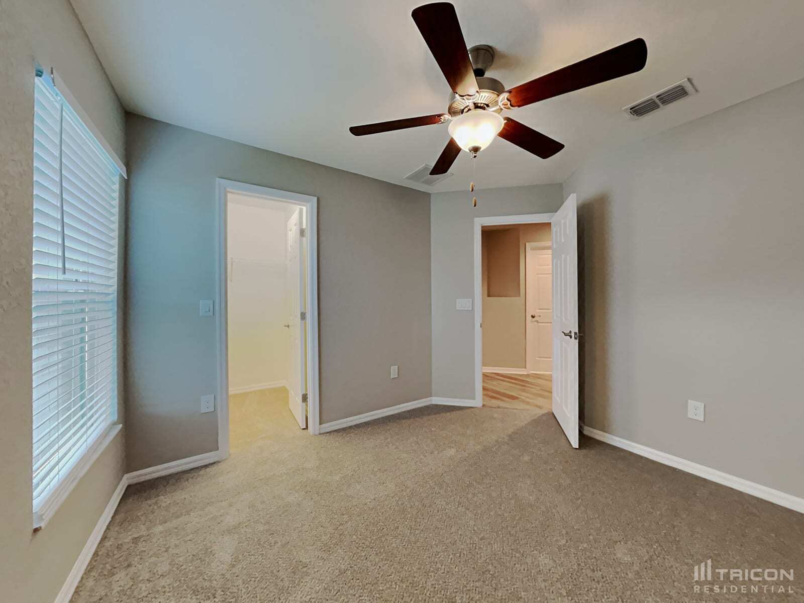 Building Photo - 921 Kingfisher Dr