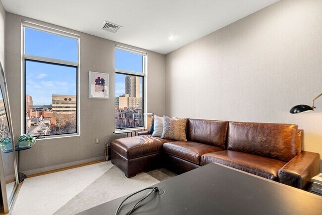 Building Photo - 7 E Springfield St