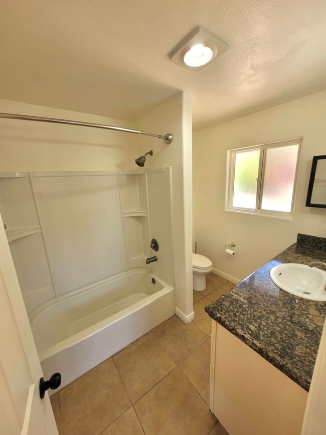 Building Photo - 1550 Encino Dr