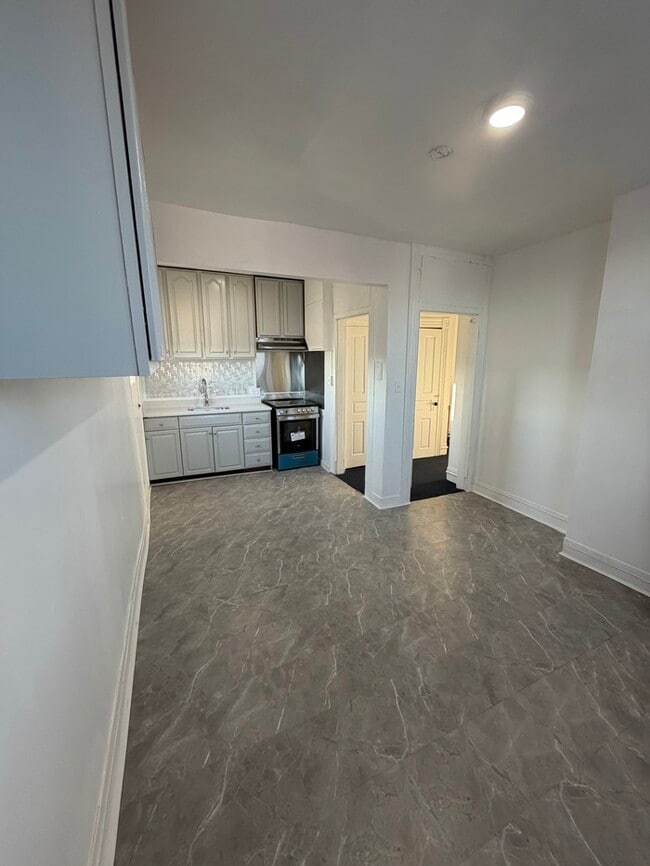 Building Photo - 2 Bedroom Penthouse