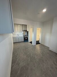 Building Photo - 2 Bedroom Penthouse