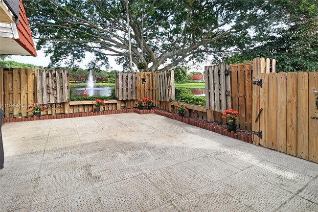 Building Photo - 9977 NW 6th Ct