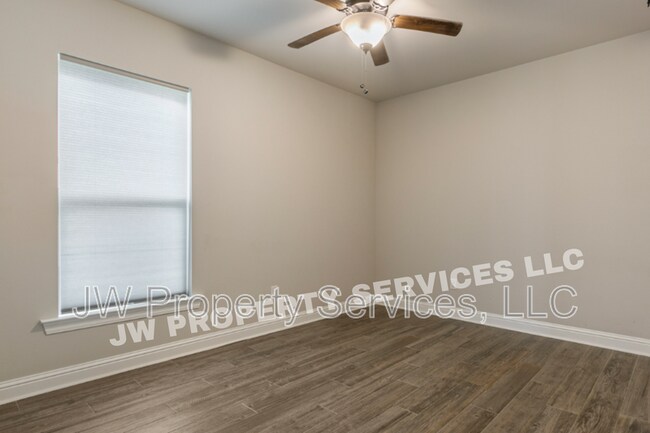 Building Photo - 612 Claiborne Trails Dr