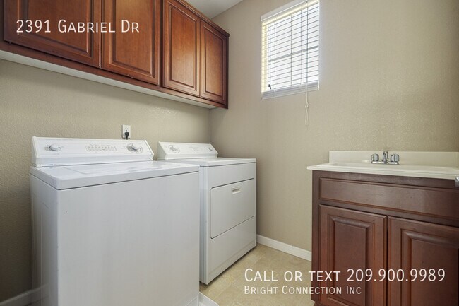 Building Photo - 2391 Gabriel Dr