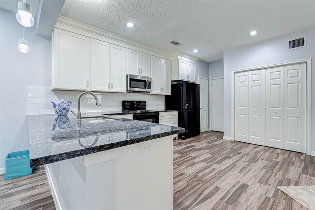 Building Photo - 395 Rancho Bauer Dr