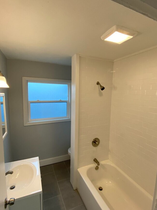 Building Photo - 2BR/1BA Apartment for Rent