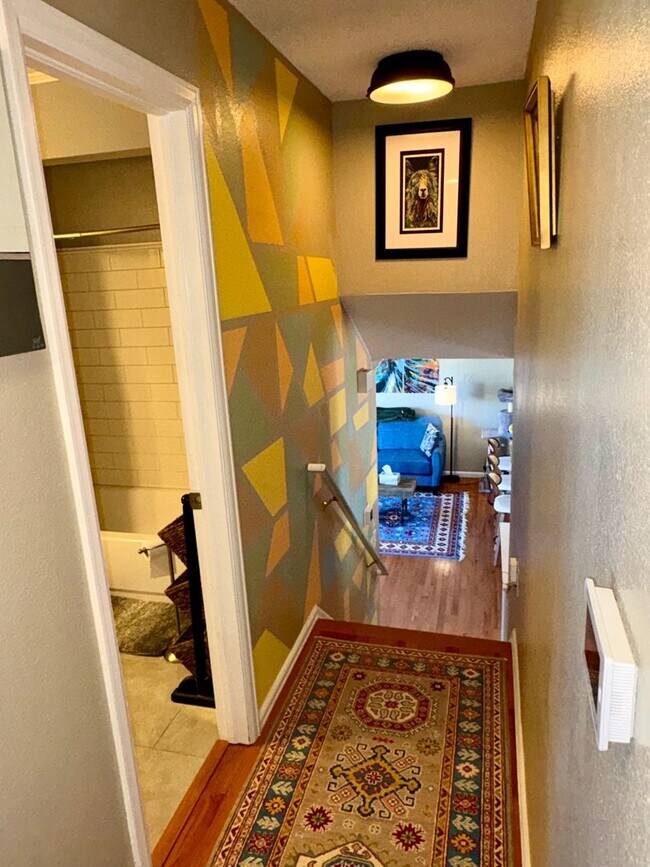 Building Photo - Stunning Morrison 3 bed/2 bath Corner Lot