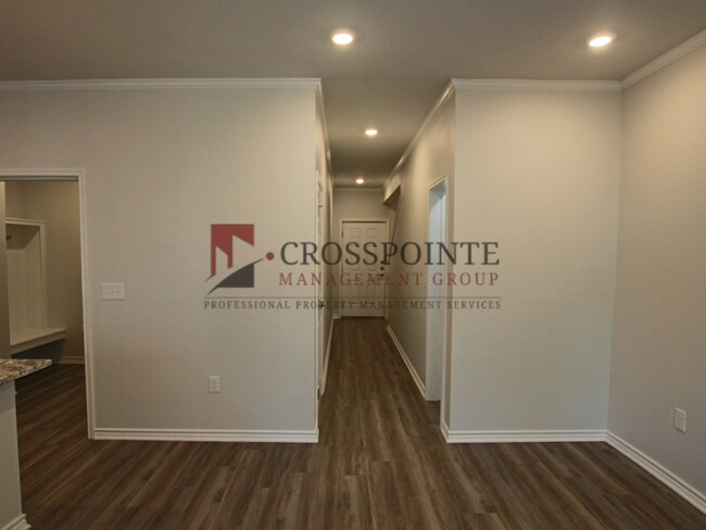 Building Photo - Stunning 2 Bed 2.5 Bath 1 Car Garage Townhome in Tyler!