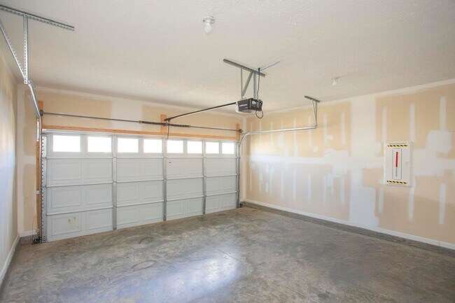 Building Photo - 1832 Charismatic Pl