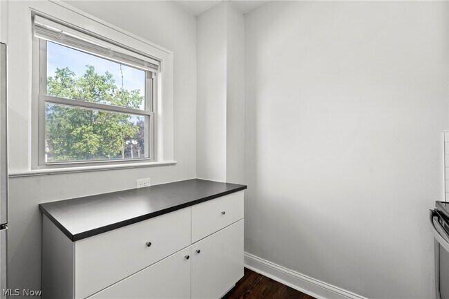 Building Photo - 1385 Cranford Ave