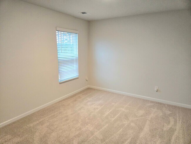 Building Photo - 4828 Southwind Rd