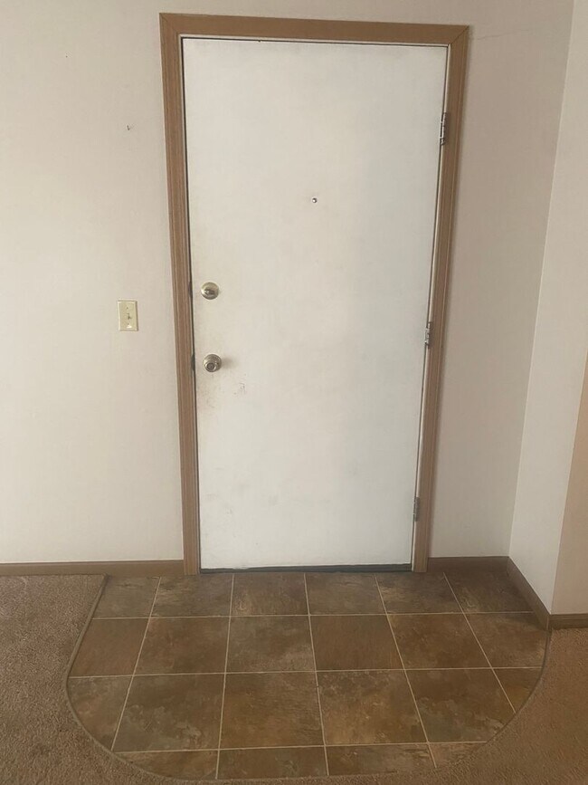 Building Photo - 612 E Madison St