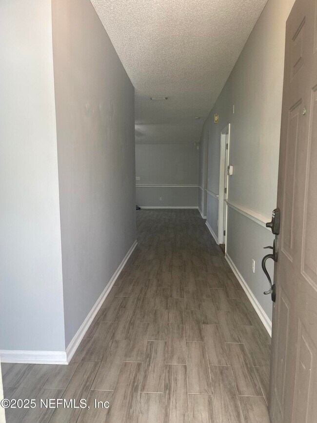 Building Photo - 1751 Hawkins Cove Dr E