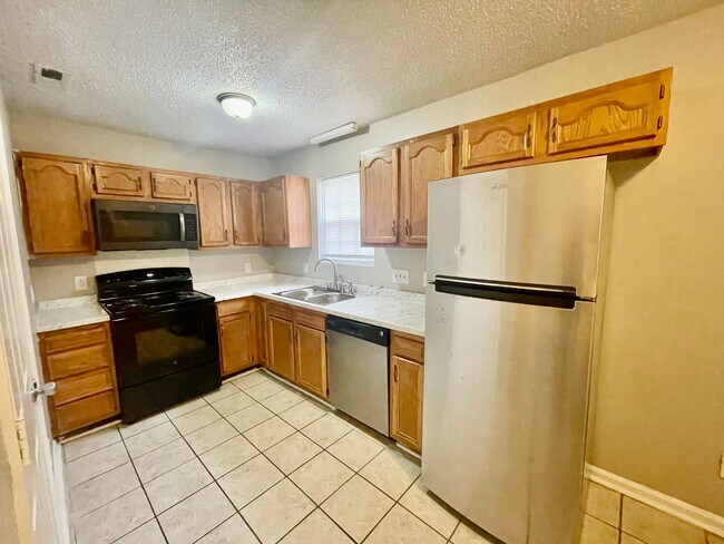 Building Photo - 6019 Double Rein Rd